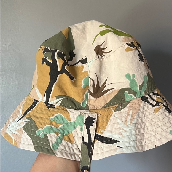 Patagonia Kids Bucket Sun Reversible Camo Cactus Adventure Hat 5T - Picture 3 of 8